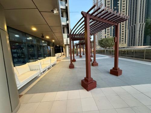 Luxury 2 BHK in Ocean Heights at Dubai Marina Living with Stunning Views - image 6