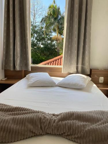 1 double bed, 1 twin bed