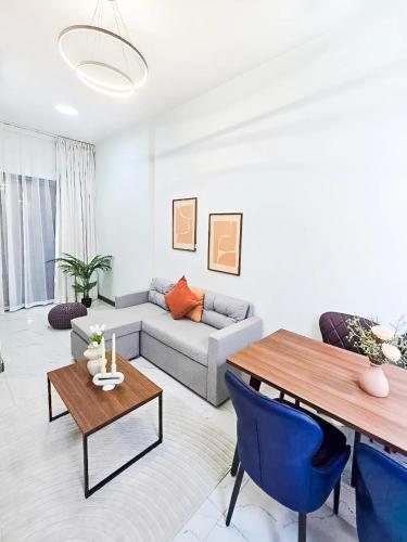 Daraqa-Modern 1BR Apartment in Peaceful Dubai Land 