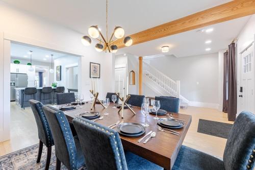 NEW REMODEL Denver Luxury Home with Private HOT TUB in Berkeley