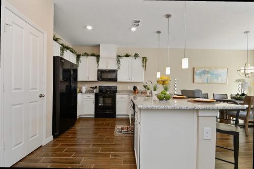 Family Friendly 4 Bedroom Close to Disney 5148 in Kissimmee, USA