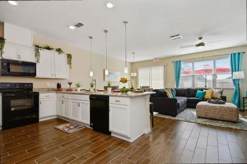 Family Friendly 4 Bedroom Close to Disney 5148 in Kissimmee, USA