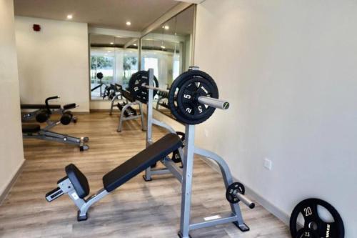 Stylish 2 BR Business Bay - Canal View - Gym and Pool, Дубай (фото 4)