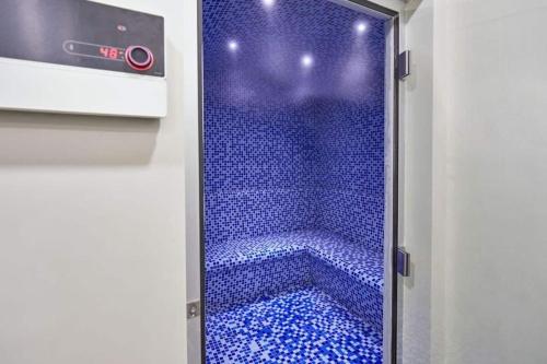 Stylish 2 BR Business Bay - Canal View - Gym and Pool, Дубай (фото 6)