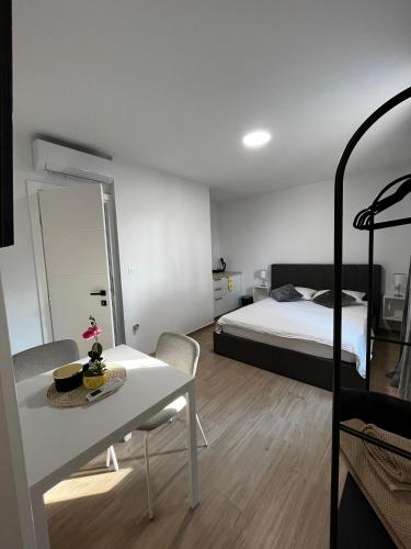 Landing Rooms in Mocici