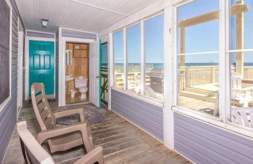 Beach Baby in Kitty Hawk (NC)
