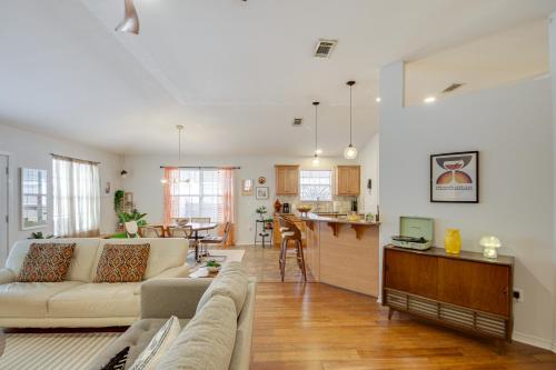 3 Mi to Escambia Bay Home with Deck and Private Yard! in Avalon (FL)