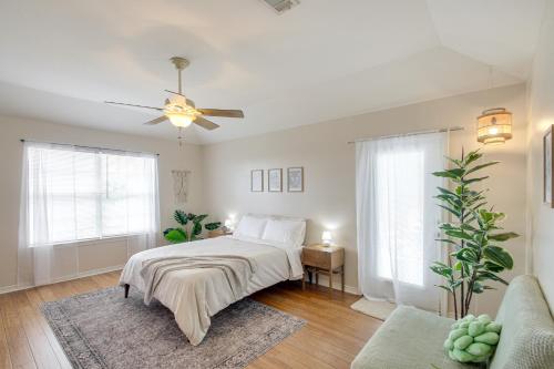 3 Mi to Escambia Bay Home with Deck and Private Yard! in Avalon (FL)