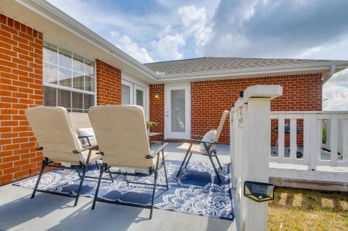 3 Mi to Escambia Bay Home with Deck and Private Yard! in Avalon (FL)