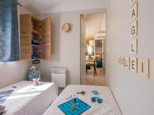 3 bedrooms, 5 beds