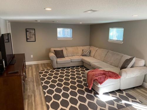 DIA HideAway -2BR, 15 min from DIA DT, Anschutz MD in Commerce City