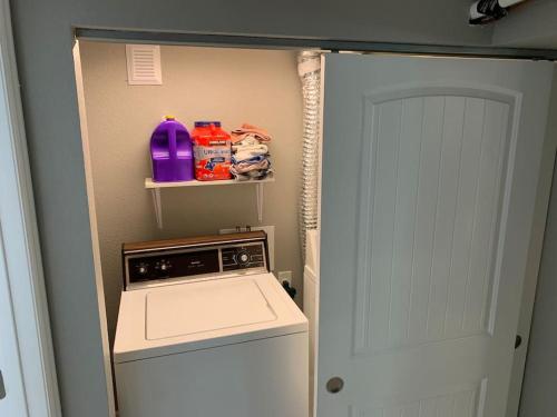 DIA HideAway -2BR, 15 min from DIA DT, Anschutz MD in Commerce City