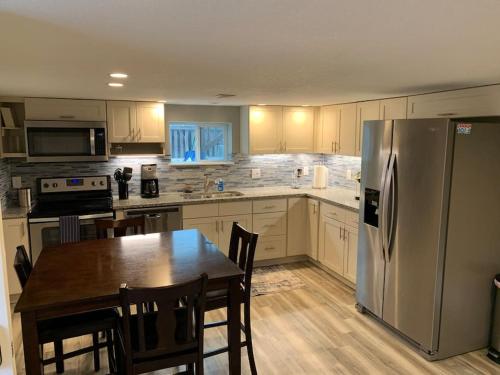 DIA HideAway -2BR, 15 min from DIA DT, Anschutz MD in Commerce City