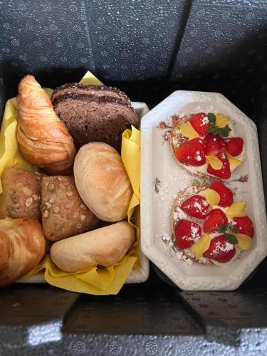 Food and beverages, Bedandbreakfast De Vallei in Heelsum