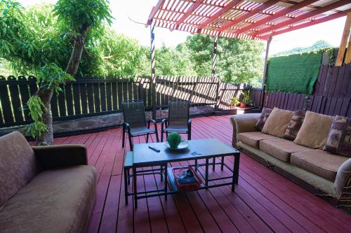 Tropic Nook Too in Corinth