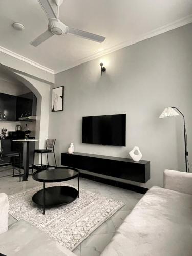 Chilly Stays - Mwamunyange