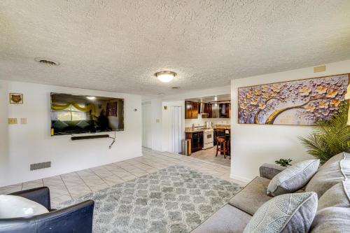 Cozy House on Meadowbrook Lake: Serene, Scenic! in Stow (Ohio)
