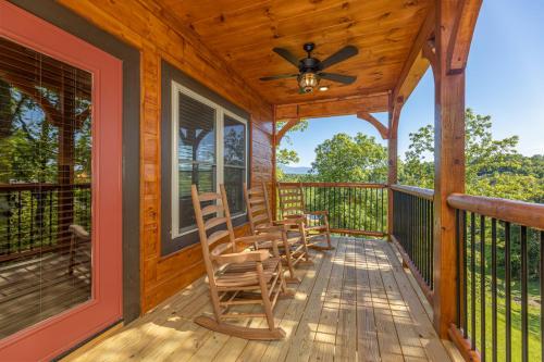 Smoky Mountain Chalet by American Patriot Getaways in 마운트 자이언