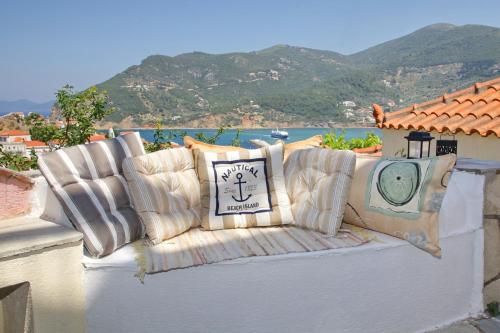 Double Room with Sea View image 1