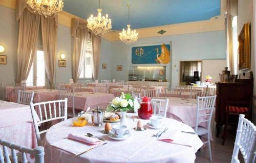 Viareggio rooms facing the sea - image 5