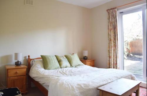 Charming 2 Bed Home 3 mins from Arsenal Station - image 13