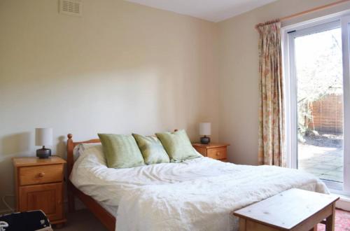 Charming 2 Bed Home 3 mins from Arsenal Station - image 4