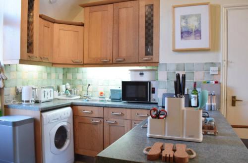 Charming 2 Bed Home 3 mins from Arsenal Station - image 12