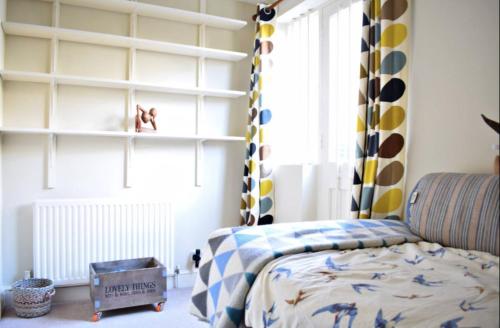Charming 2 Bed Home 3 mins from Arsenal Station - image 7