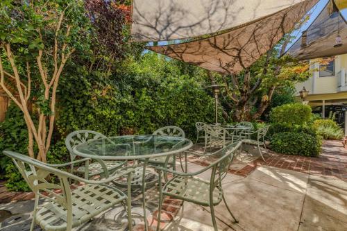 サッタークリーク Brinnwood Bed & Breakfast ホテル レストラン