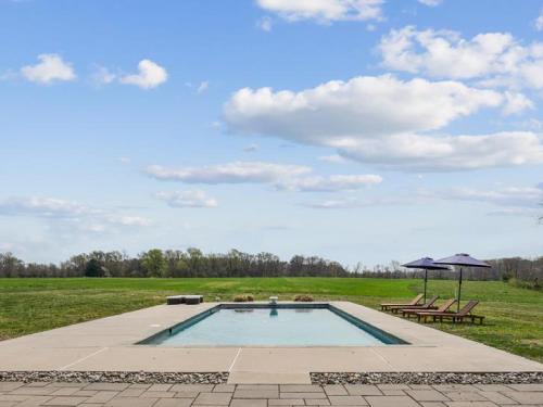 . Centreville Waterfront Farm - 170 Acres - Pool - Private Dock - Private Beach