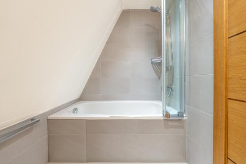 The Mayfair Residence - image 3