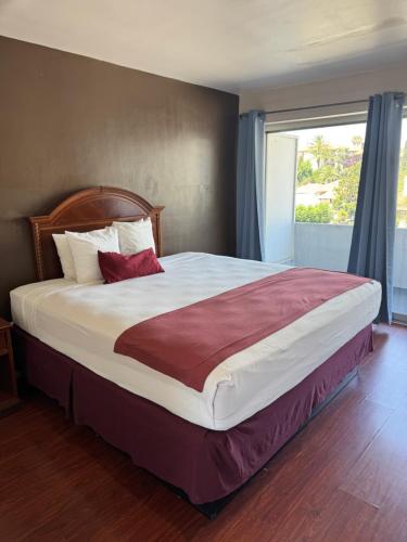 Holiday Lodge - image 2