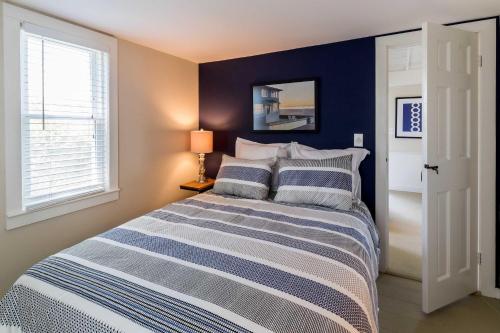 Charming Beachside Bungalow - image 7