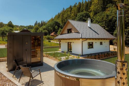Hot tub, BINDT chalets in Teplicka