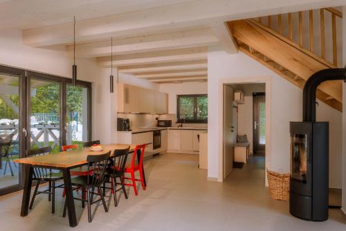 Kitchen, BINDT chalets in Teplicka