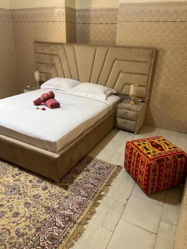 Sunny City Villa with a Garden in แอรฟูด