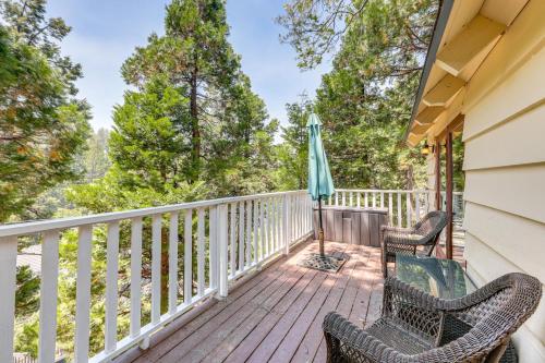 Game Room and 2 Decks Walkable Lake Arrowhead Cabin