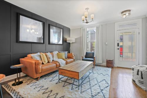Charming 4BR with Private Patio and Historic Row Downtown, Frederick (foto 2)