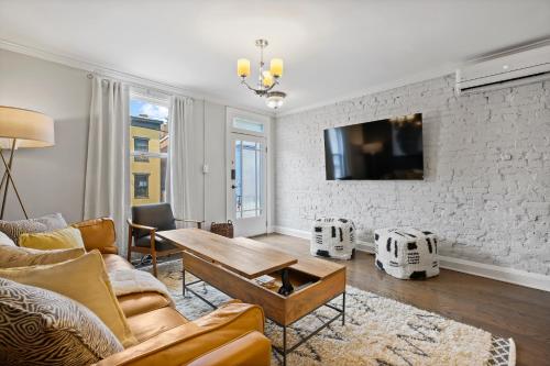 Charming 4BR with Private Patio and Historic Row Downtown, Frederick (foto 3)