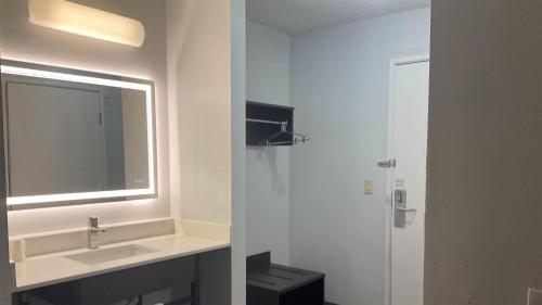 Motel 6 Omaha, NE - IAT West – Omaha, NE