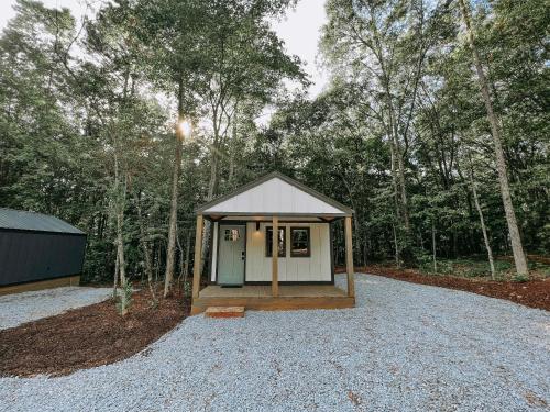 Cabin #1 Studio With Kitchenette in Hartwell, USA