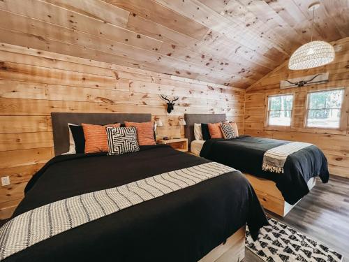 Cabin #1 Studio With Kitchenette in Hartwell, USA