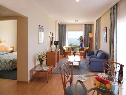 Cynthiana Beach Hotel in Paphos
