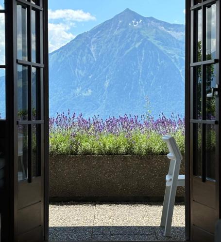 Amazing Lake Views-Cozy Retreat-King Bed in Aeschlen ob Gunten, Schweiz