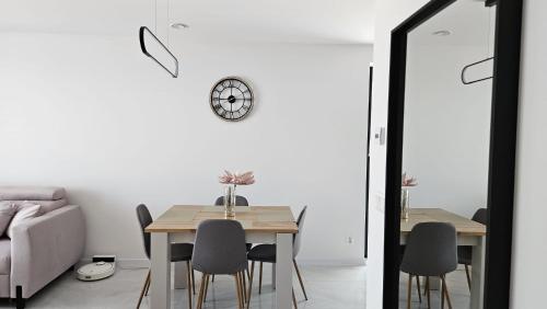 Moderný apartmán 2 s veľkou terasou (Moderny apartman 2 s velkou terasou) in Bobrova