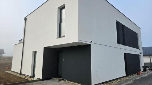 Moderný apartmán 2 s veľkou terasou (Moderny apartman 2 s velkou terasou) in Bobrova