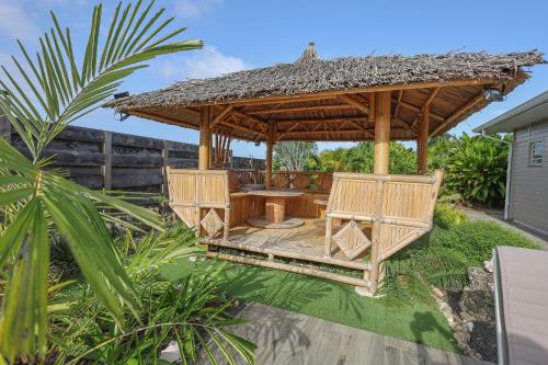 Facilities, Nakolodge -3 chambres - piscine et jardin privatifs in Berard