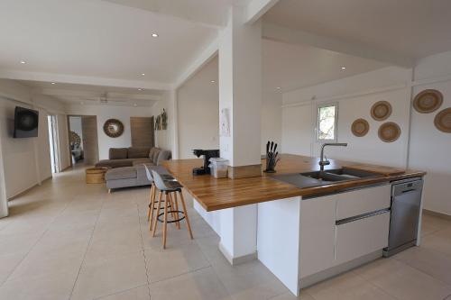 Facilities, Nakolodge -3 chambres - piscine et jardin privatifs in Berard