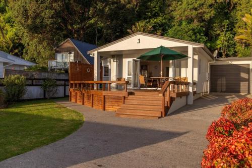Sunsets by the Beach Waterfront Sleeps 8 in Te Puru