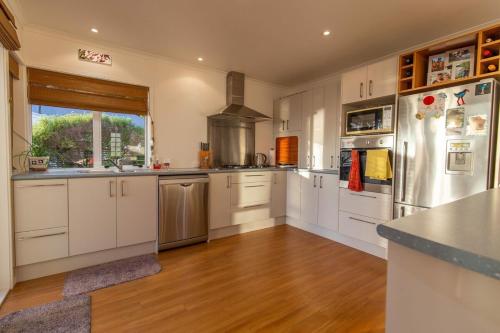 Sunsets by the Beach Waterfront Sleeps 8 in Te Puru